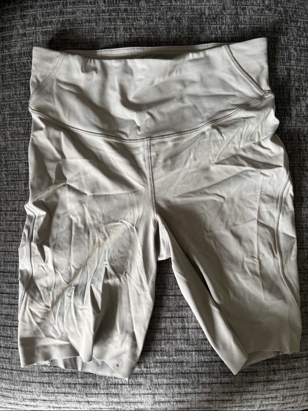High-Waist Women’s Performance Bike Shorts — Light gray